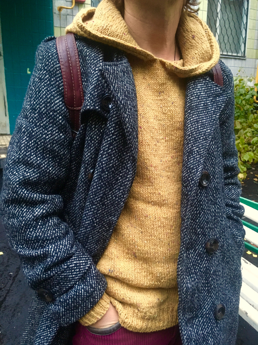 Саитер с капюшоном из твида