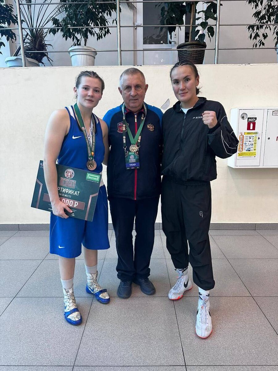  📷    Оренбурженка Яна Мещерина стала бронзовым призером чемпионата России по боксу Марина Шарт