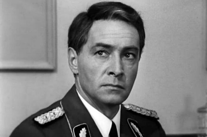    Вячеслав Тихонов в роли штандартенфюрера Штирлица / Источник: Кадр из к/ф «Семнадцать мгновений весны» реж. Татьяна Лиознова 1971 по 1973 год