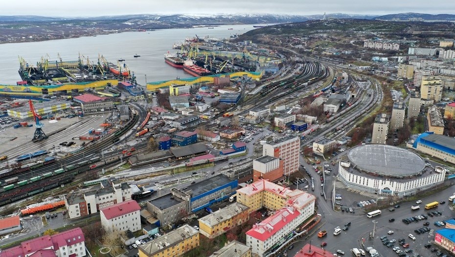    Вид на Мурманск и Мурманский морской торговый порт. Автор фото: Лев Федосеев / ТАСС