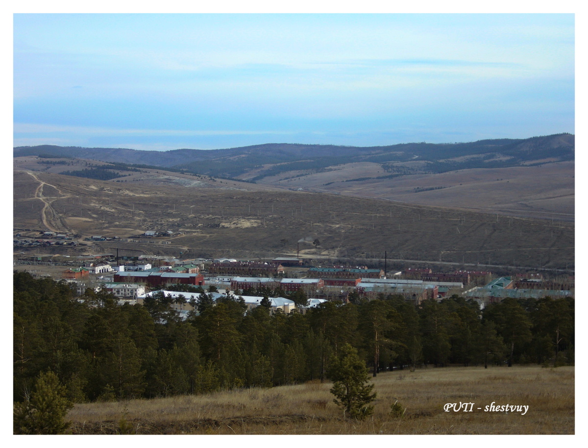 Красные казармы - военный городок в Кяхте (1 апреля 2006 г.)