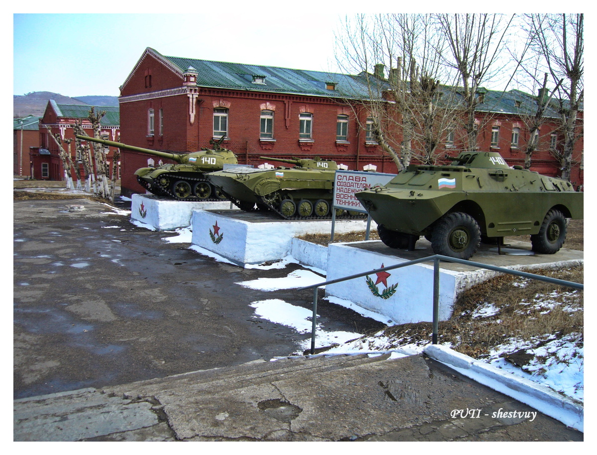 Техника: Т-62, БМП-1, БРДМ-2 с номером 140-го танкового полка