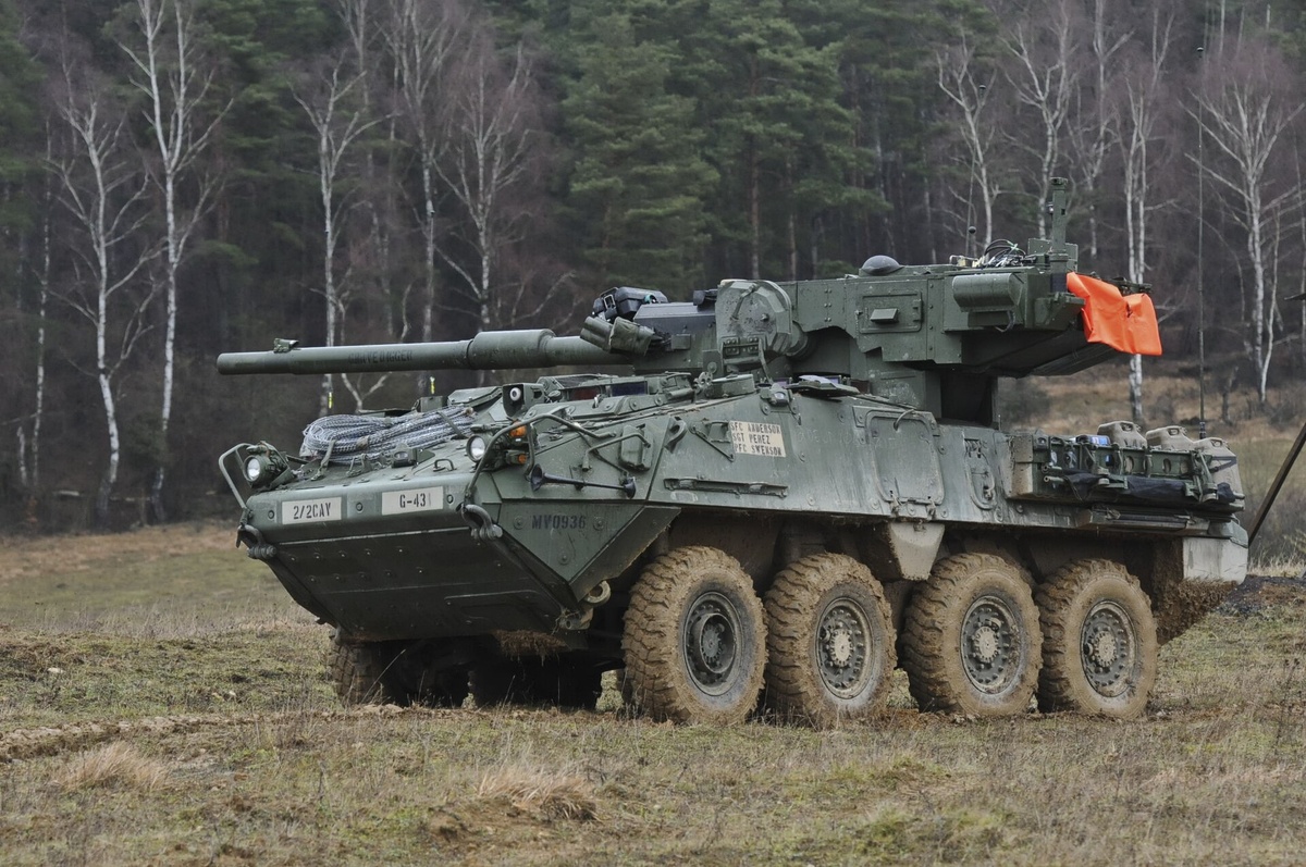 M1128 Stryker MGS. Если в играх машина всегда показывает себя неплохо, то в реальности эта САУ оказалась сплошным разочарованием 