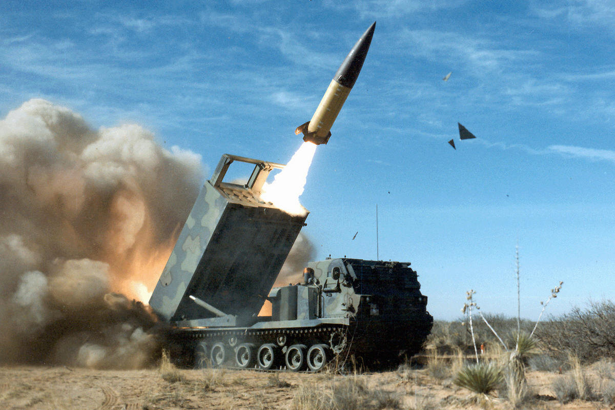 Пуск MGM-140 из СПУ M270 MLRS