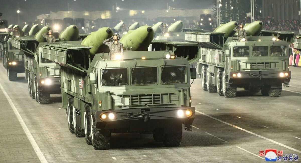 KN-23 на четырехосном шасси