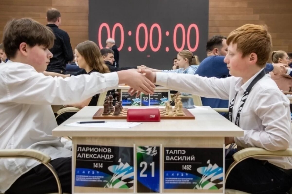    Уже сыграли почти половину партий.