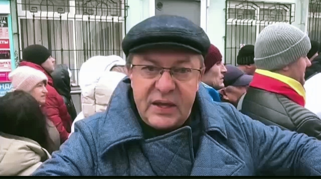 Скриншот из видео. Марчел.