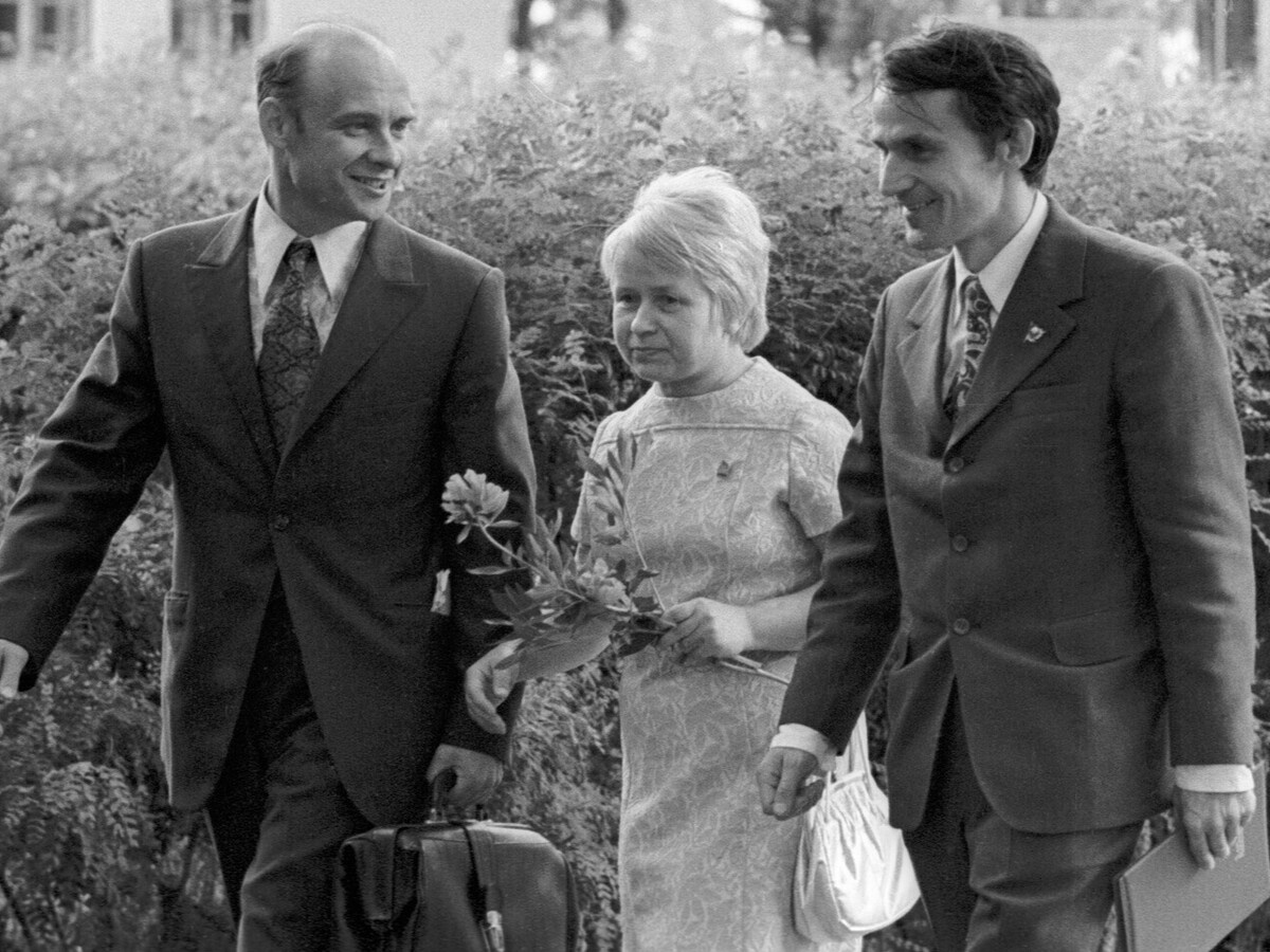 Композитор Александра Пахмутова с мужем поэтом Николаем Добронравовым и белорусским композитором Игорем Лученком, 1975 год. Фото Ю. Сомова