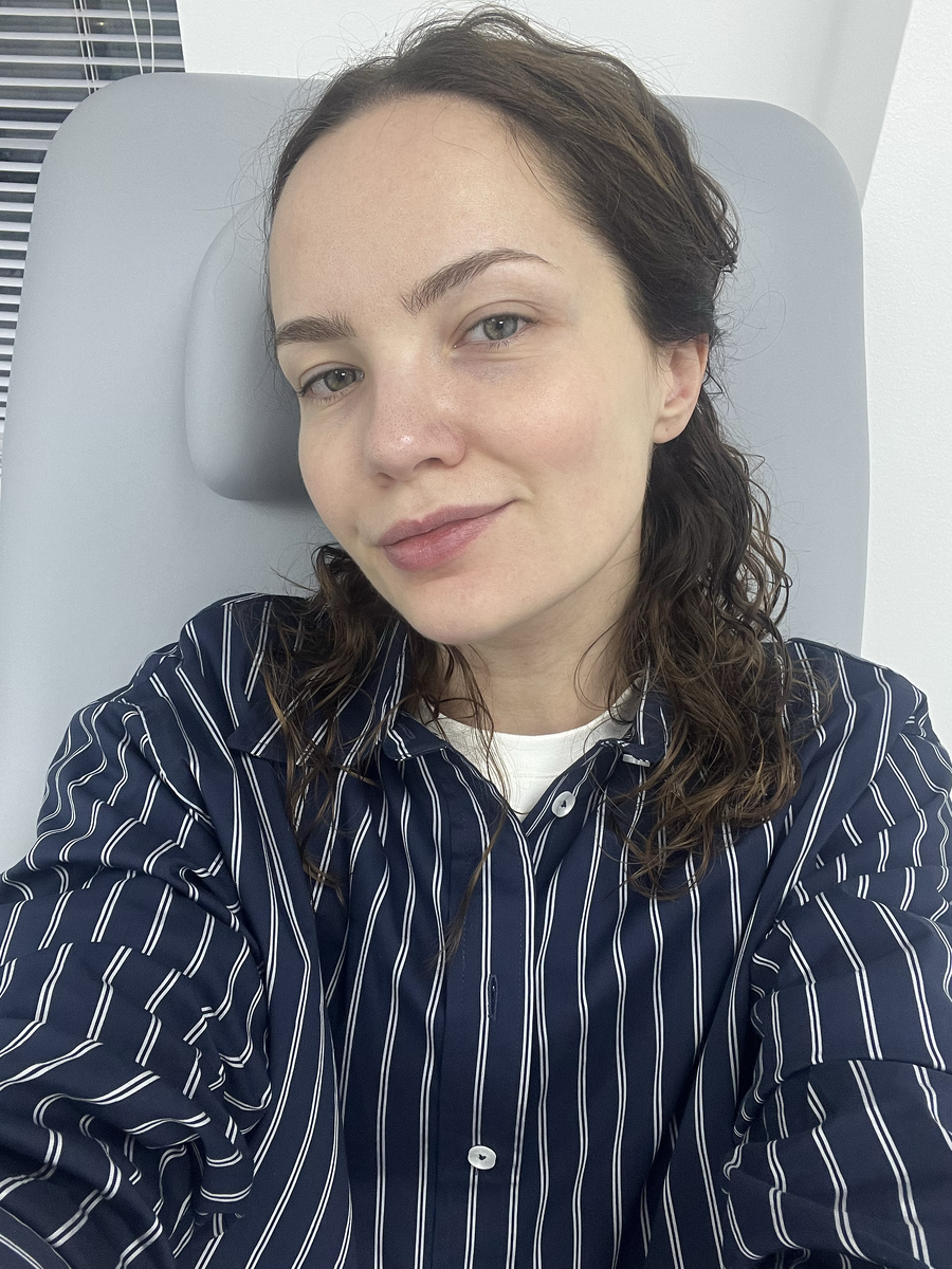 Это я сижу (можно сказать – лежу) в удобном кресле в кабинете подолога