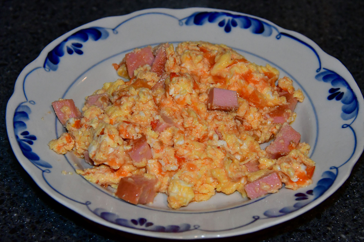 Яичница с помидорами