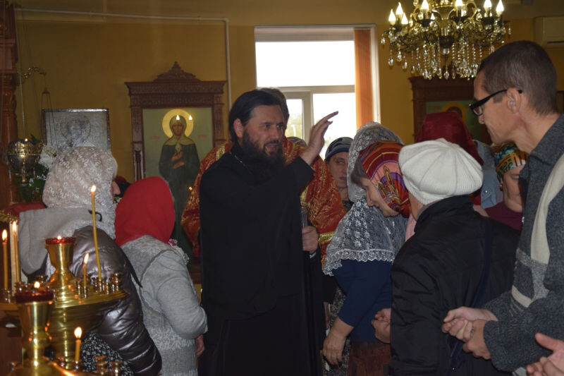    Митрополит Феодор провёл богослужение в Камышине (фото: Елена Дегтярева)