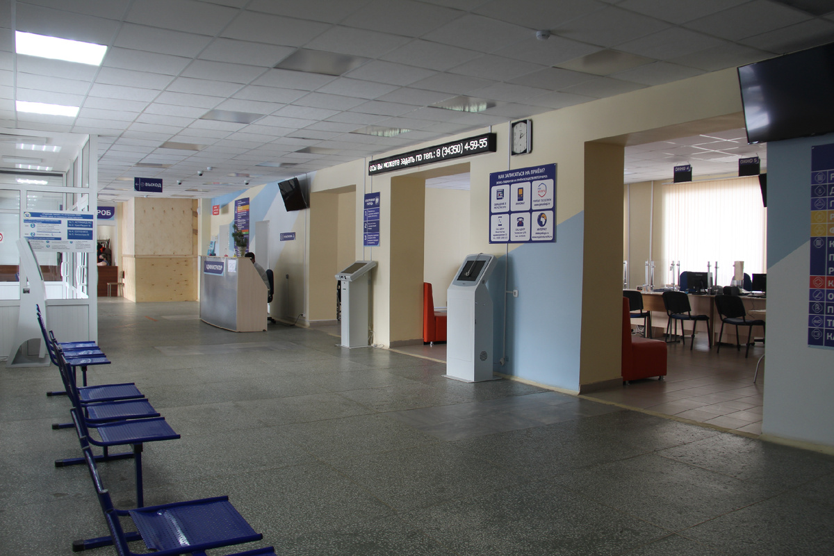 Ремонт во взрослых поликлиниках северной и южной частей города будет проведён в течение года.  Начиная с декабря приём пациентов будет осуществляться на других площадях Полевской ЦГБ