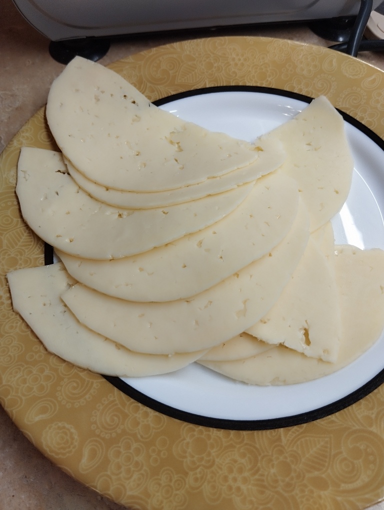 Сыр Ламбер. Покупаю и другие сыры, но этот - вне конкуренции.