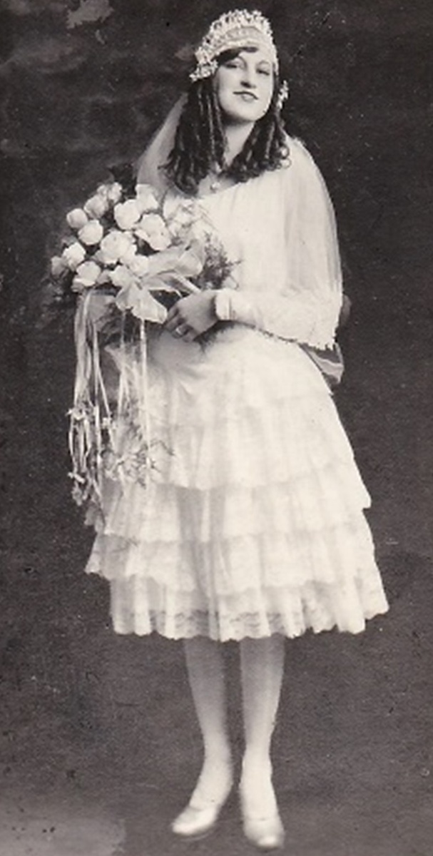 Елена Хойос 20 лет. Фото: www.sinisterisles.com