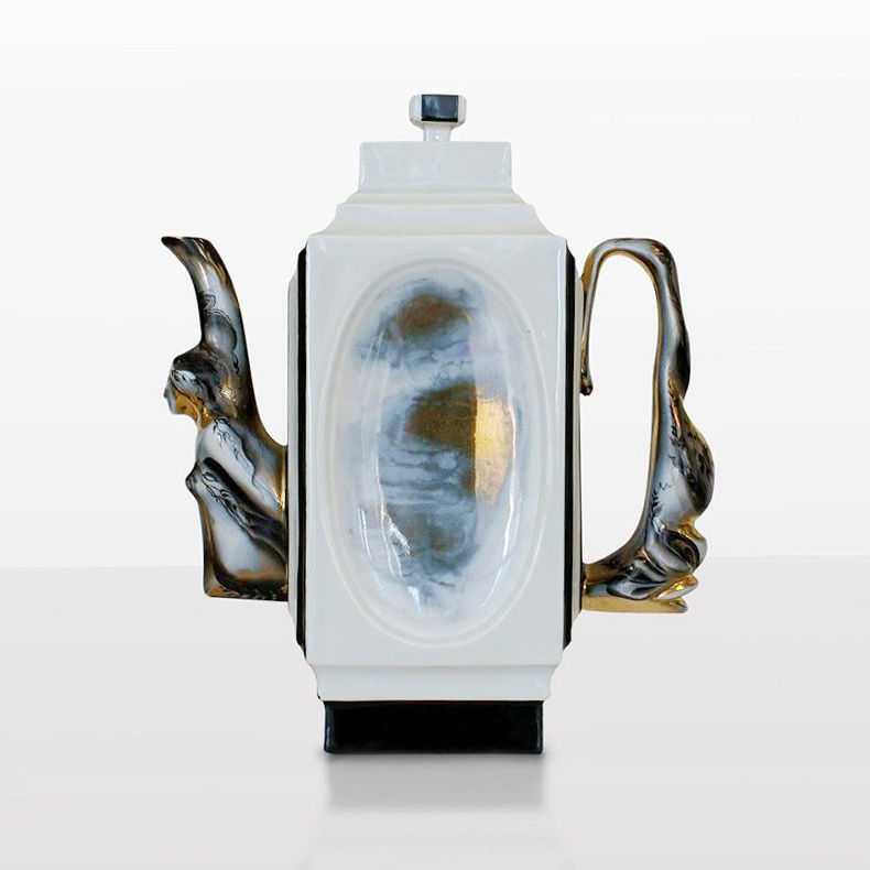 Кофейник из сервиза «Белая ночь». 1979 год, ЛФЗ. Автор формы и росписи Нина Павловна Славина