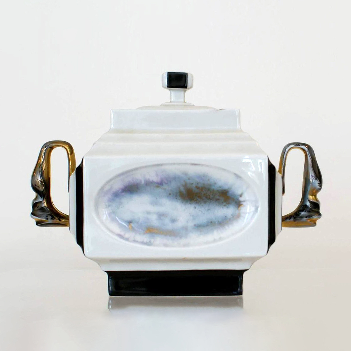 Сахарница из сервиза «Белая ночь». 1979 год, ЛФЗ. Автор формы и росписи Нина Павловна Славина