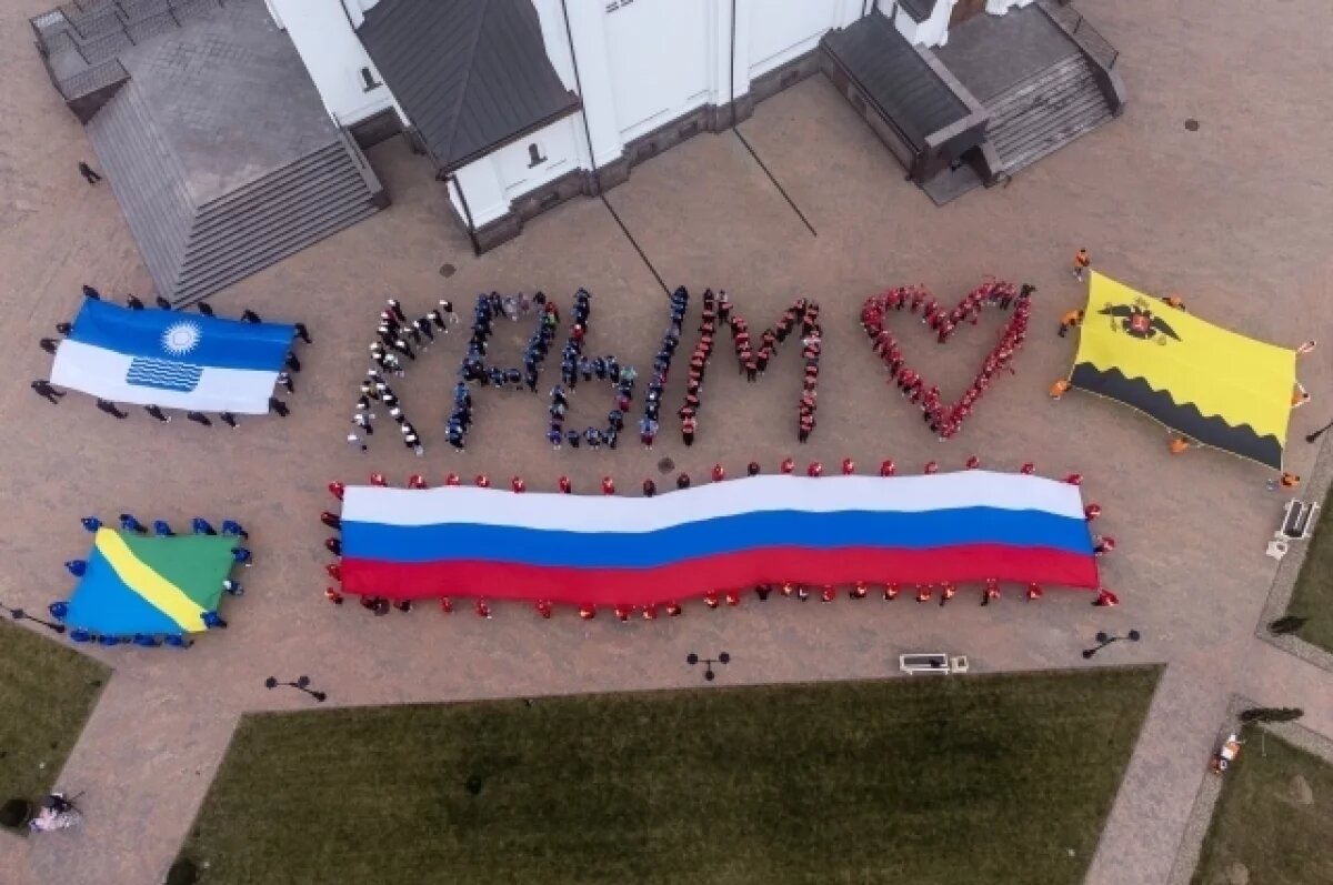    Старший советник Трампа заявил, что Зеленский должен забыть о Крыме