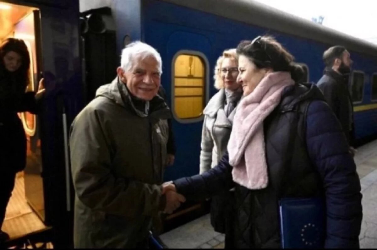    Пользователи Сети возмутились внешним видом главы дипломатии ЕС Борреля