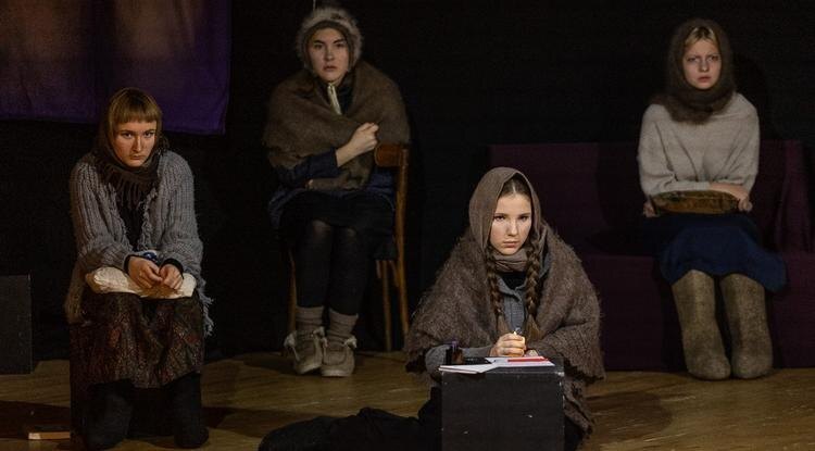 В постановке «Успеть сказать…» представлен собирательный образ детей войныФото: Алексей Дацковский