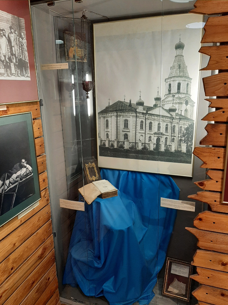 Воскресенский военный собор. Первое каменное здание Омска. Сюда водили молиться каторжников. Разрушен в 1958 г. В 2016 г. его восстановили