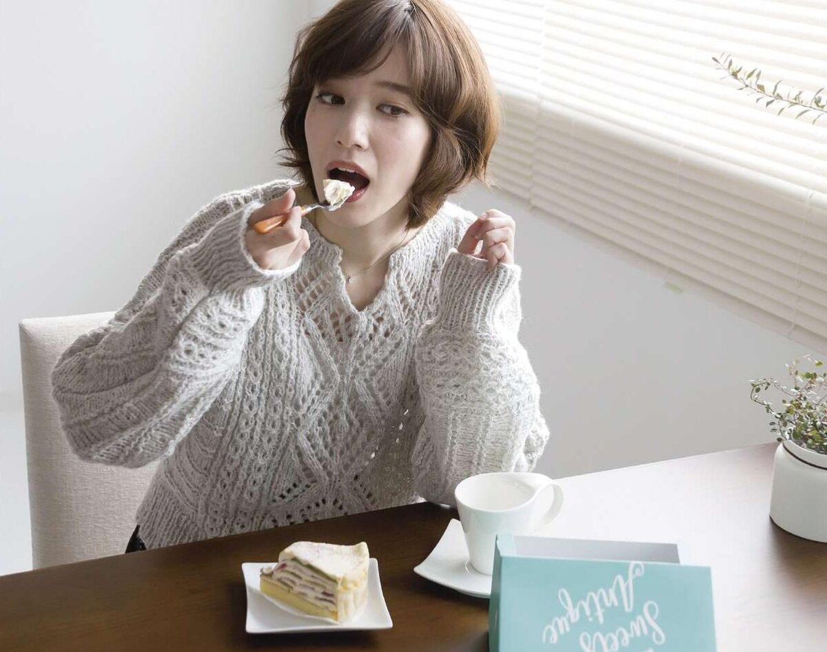 Свитер спицами схема. Перевод описания сделан GHALA ASTRA для группы вк "Переводы вязания. GHALA ASTRA"