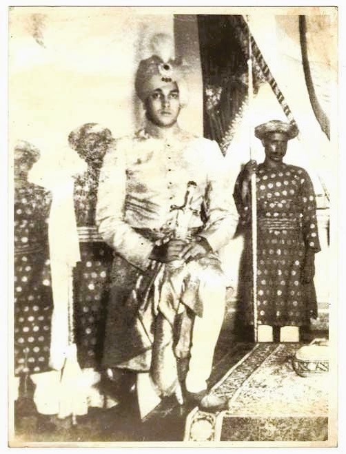 Махараджа Джагаддипендра Нараян на своей коронации, 1936 год