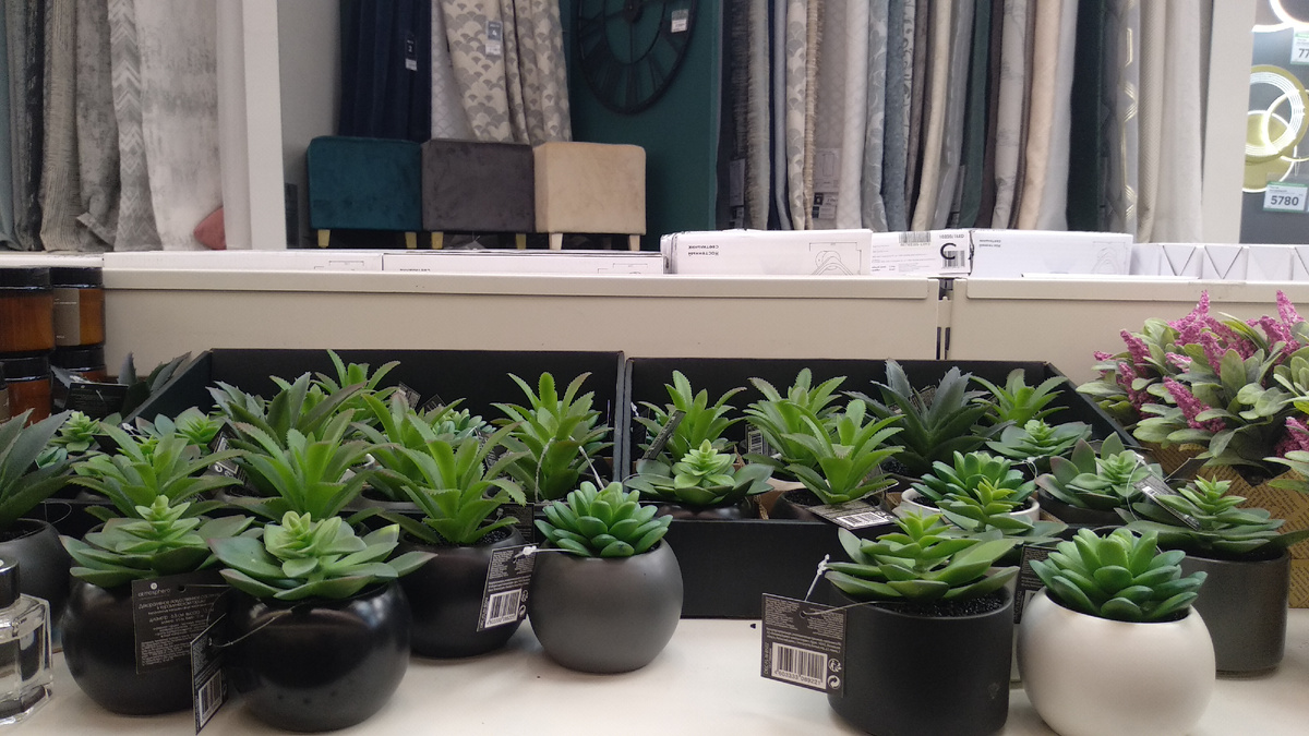 Это в Леруа, там тоже сложно удержаться