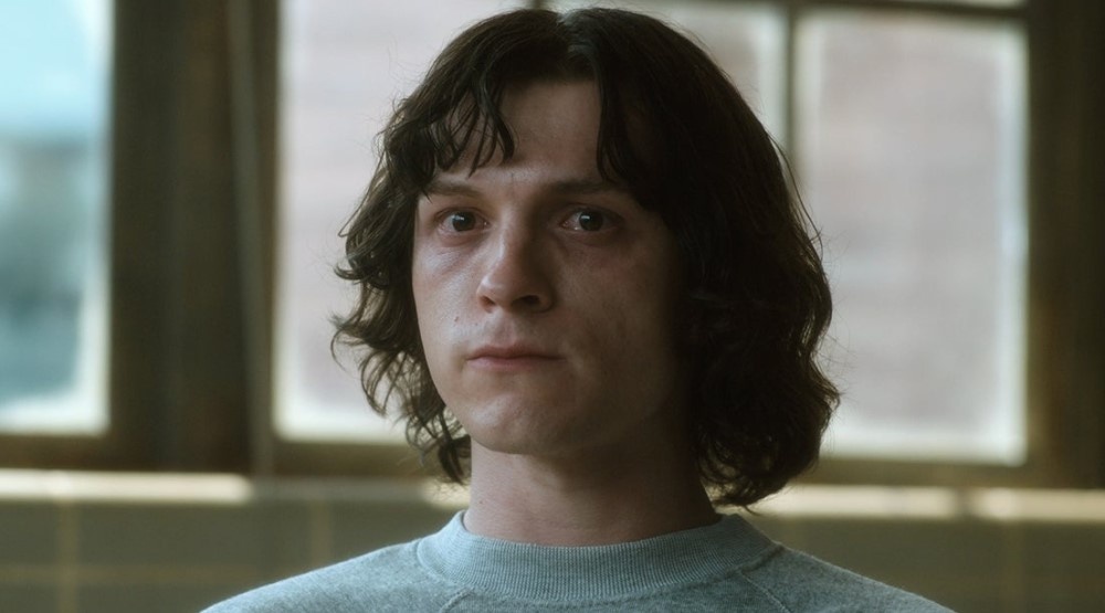 Кадр из сериала. Том Холанд в главной роли.