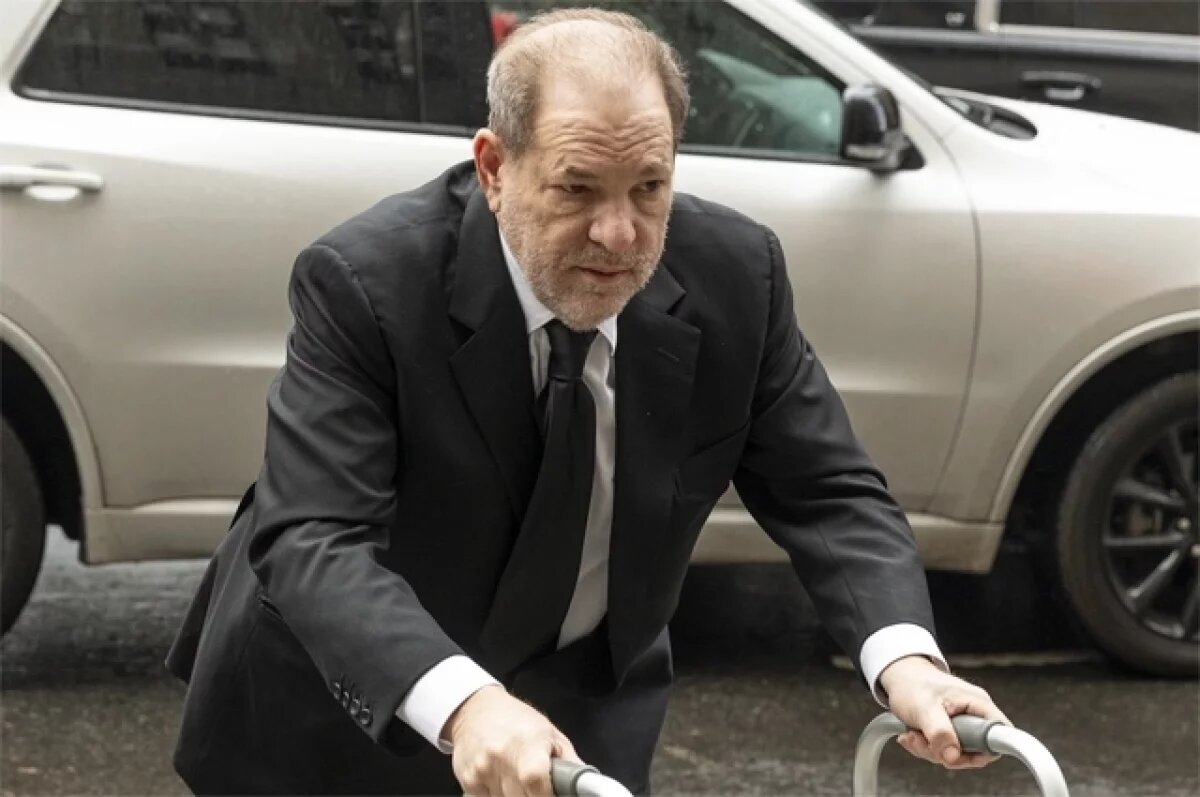    Больного раком Вайнштейна снова госпитализировали из тюрьмы