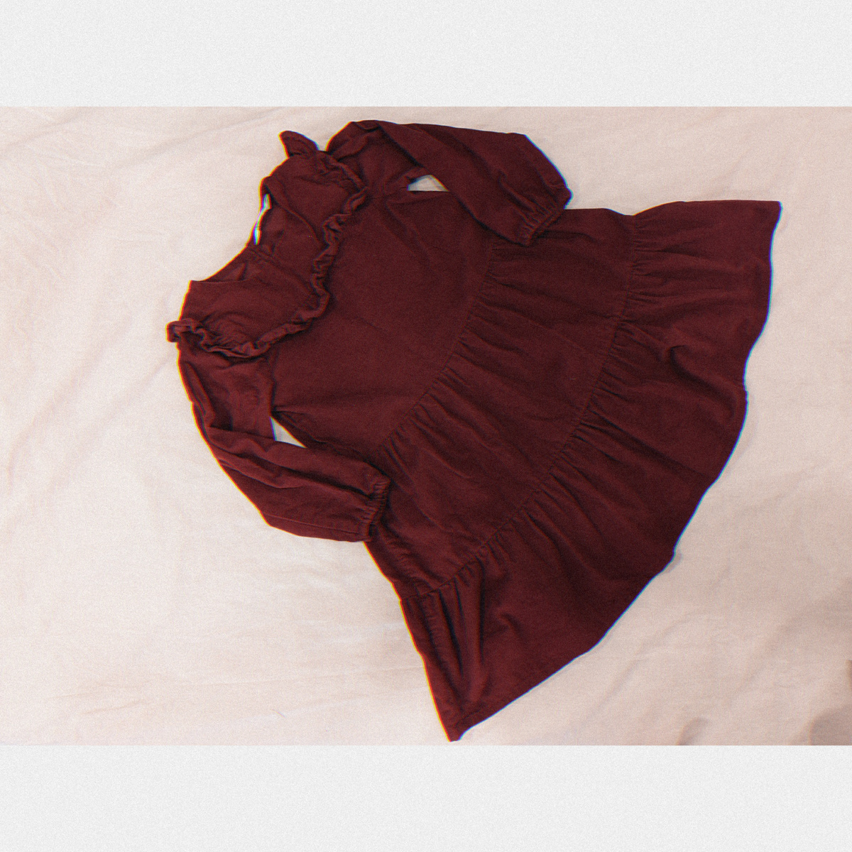 Платье для девочки размер около 110 стоило около 130р. Выставлю рублей за 350