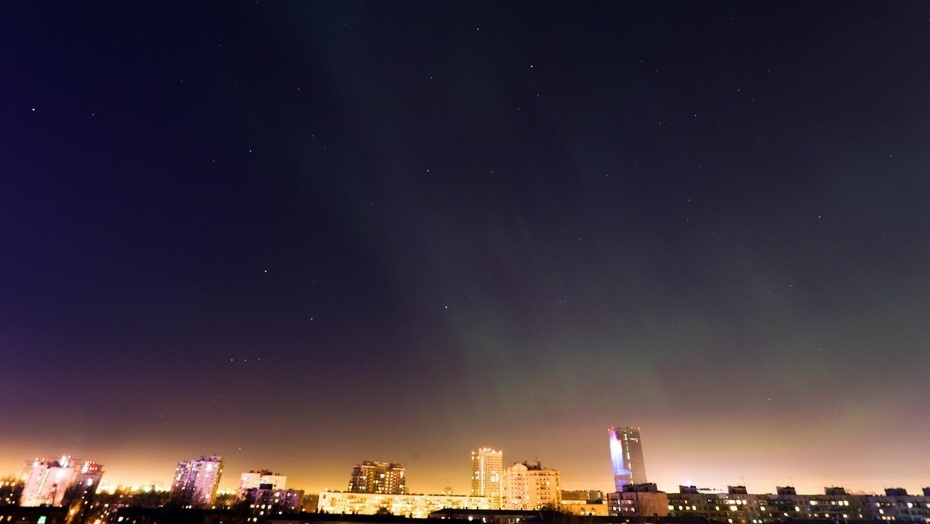    Северное сияние над Петербургом, башня "Лидер", Московский район Автор фото: Потеева Ксения