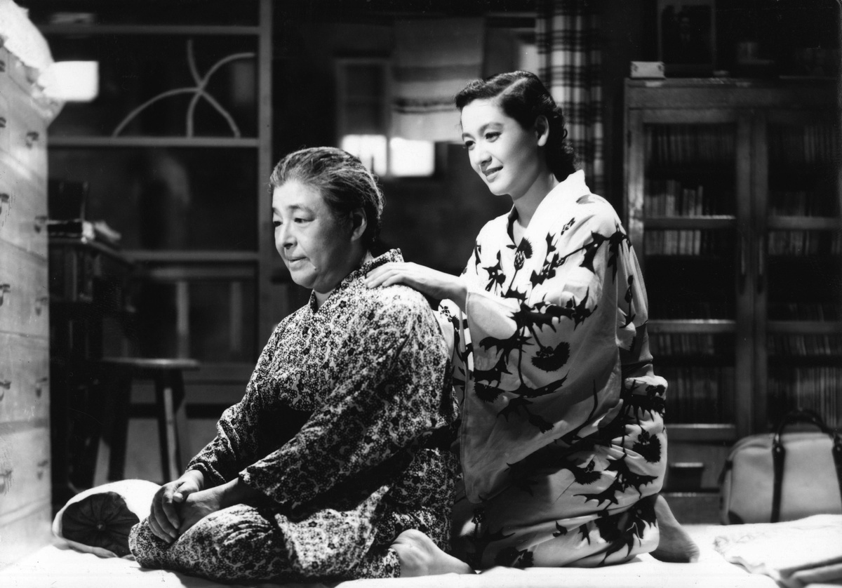 Актриса Тиэко Хигасияма и актриса Сэцуко Хара в фильме Ясудзиро Одзу «Токийская повесть» (Tokyo monogatari)