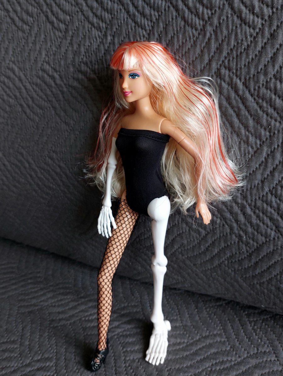 Начали одеваться с простенького купальника