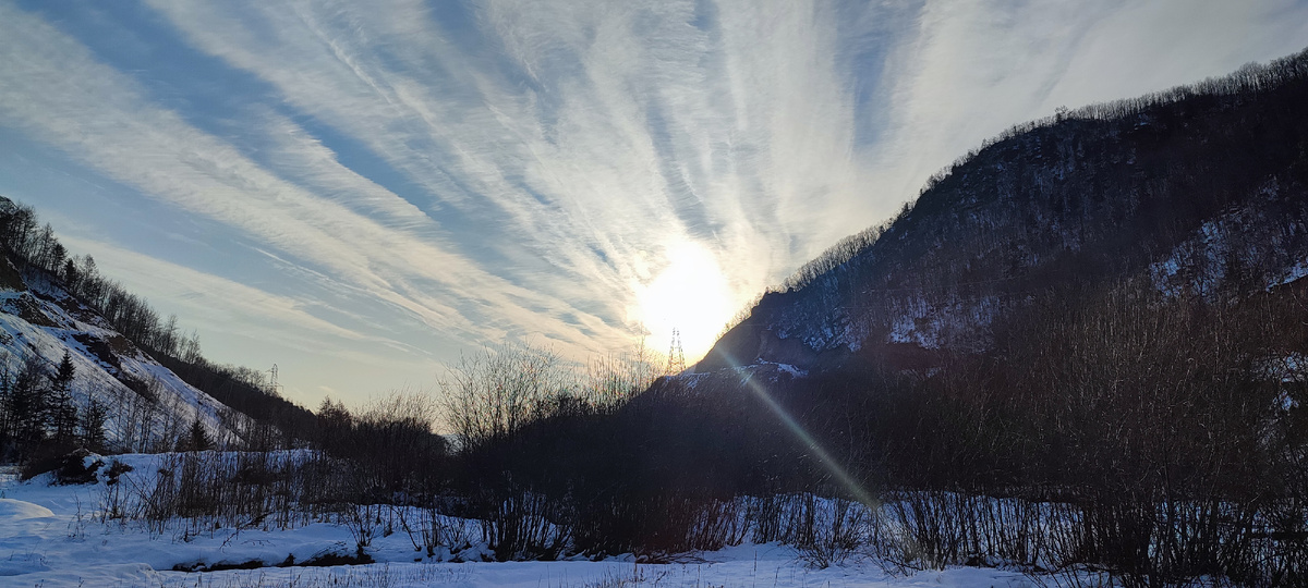 Начало заката на реке Верхнегорская