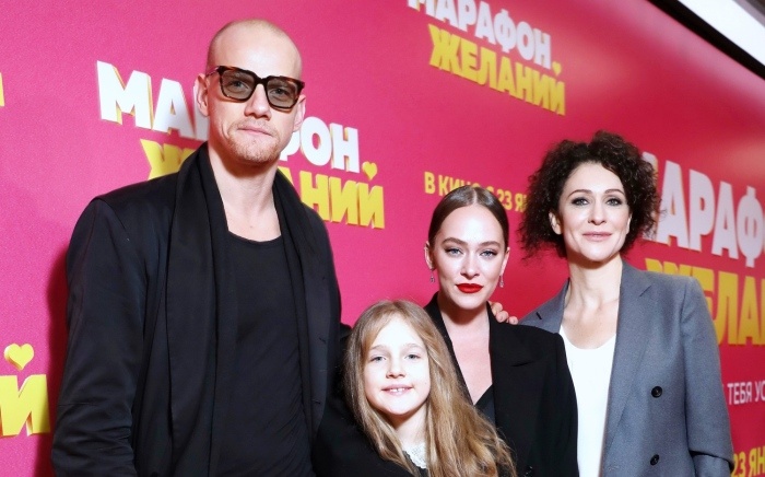  Ксения Раппопорт, Юрий Колокольчиков, Аглая Тарасова. /Фото.kino-teatr.ru
