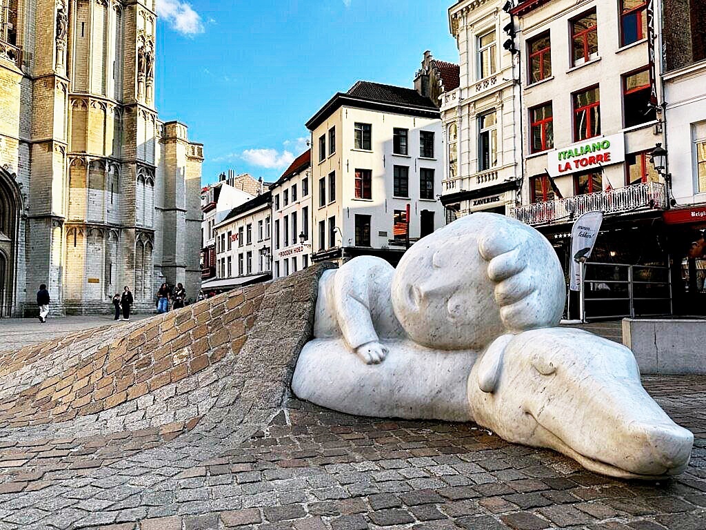 Памятник Нелло и Патрашу бельгийского художника Батиста Вермёлена (2016 год)