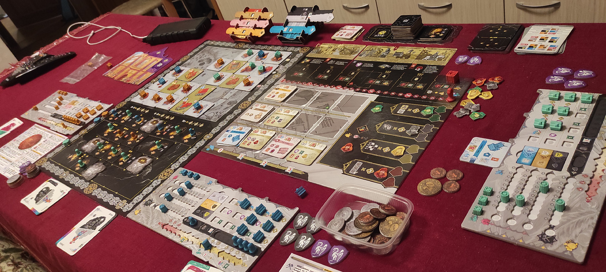 На столе выглядит стильно и занимает места норм