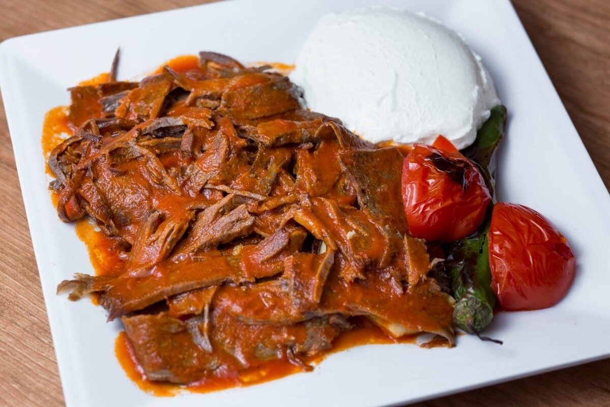 Традиционный кебаб в Бурсе, называется Искандер