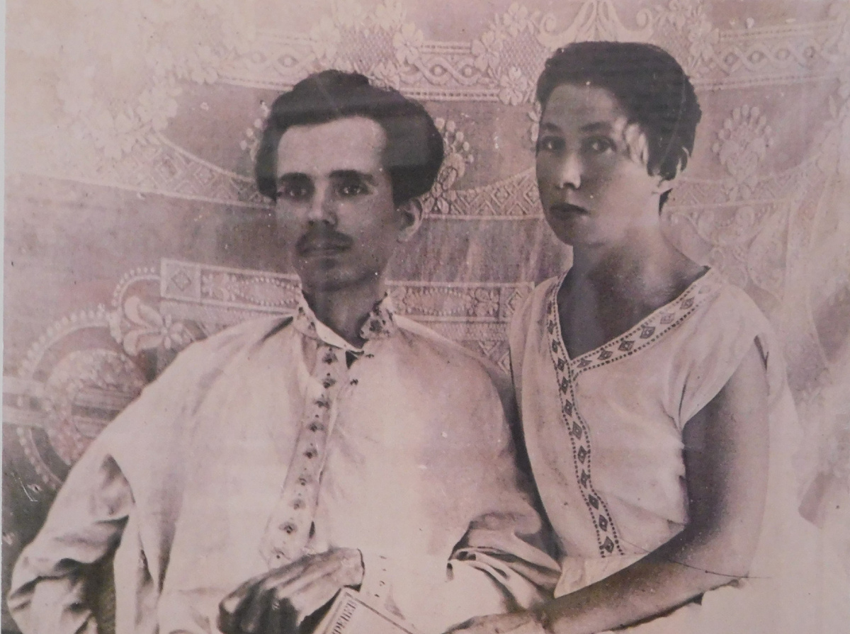 Николай Островский с другом Раисой Ляхович в 1930 году. Фото автора сделано в музее в Сочи.