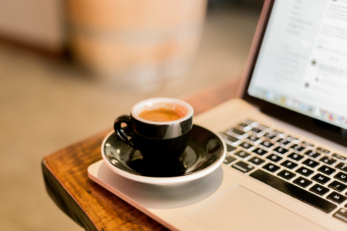 Уважаемые любители кофе, а вы никогда не задумывались о том, что кофе можно не только пить, но есть масса вариантов и зарабатывать на кофейном бизнесе?