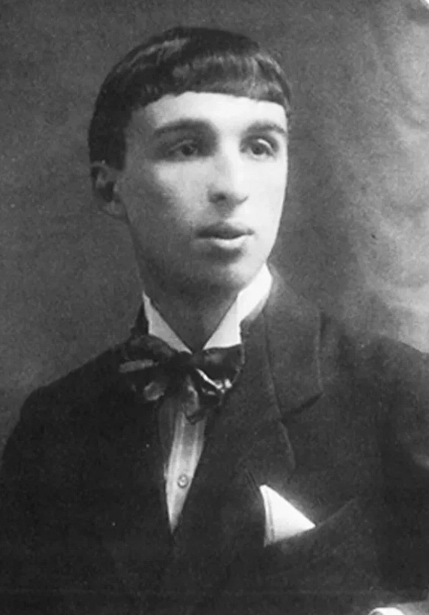 Георгий Иванов в юности. Фото из свободных источников 