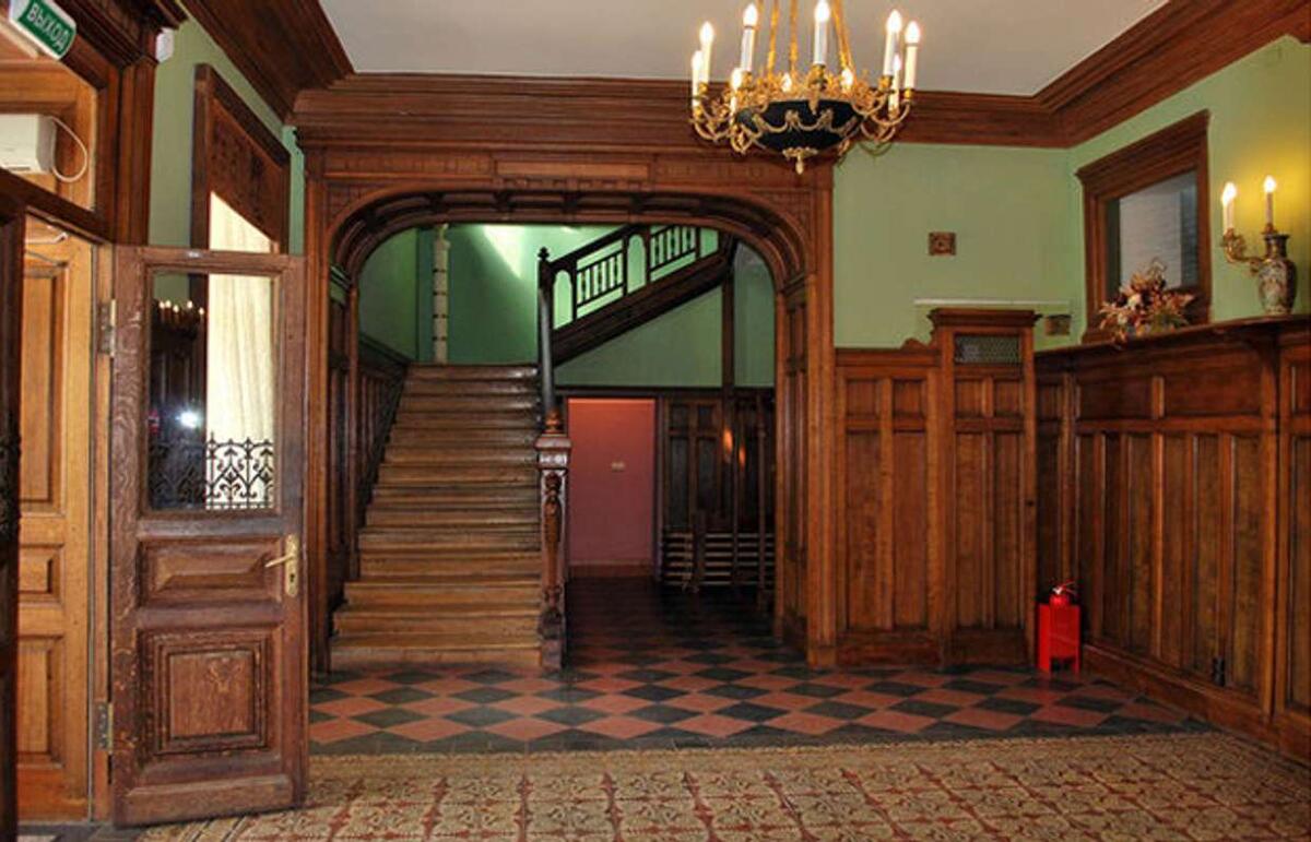 Холл барской усадьбы