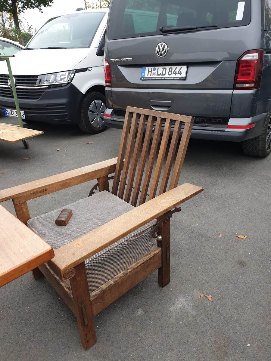 Это не кресло. Это садовый трон!