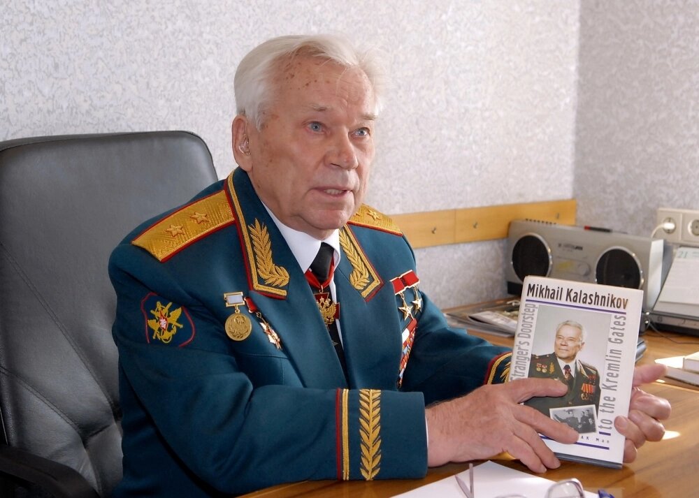    Михаил Калашников. Фото: Пресс-служба администрации Президента и Правительства Удмуртской Республики/ Андрей Поздеев