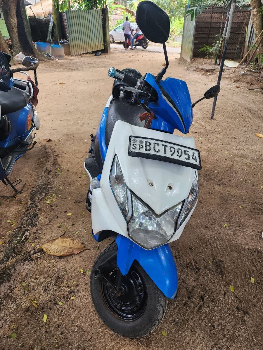 А для коротких путешествий идеален байк. Не забывайте про шлемы!