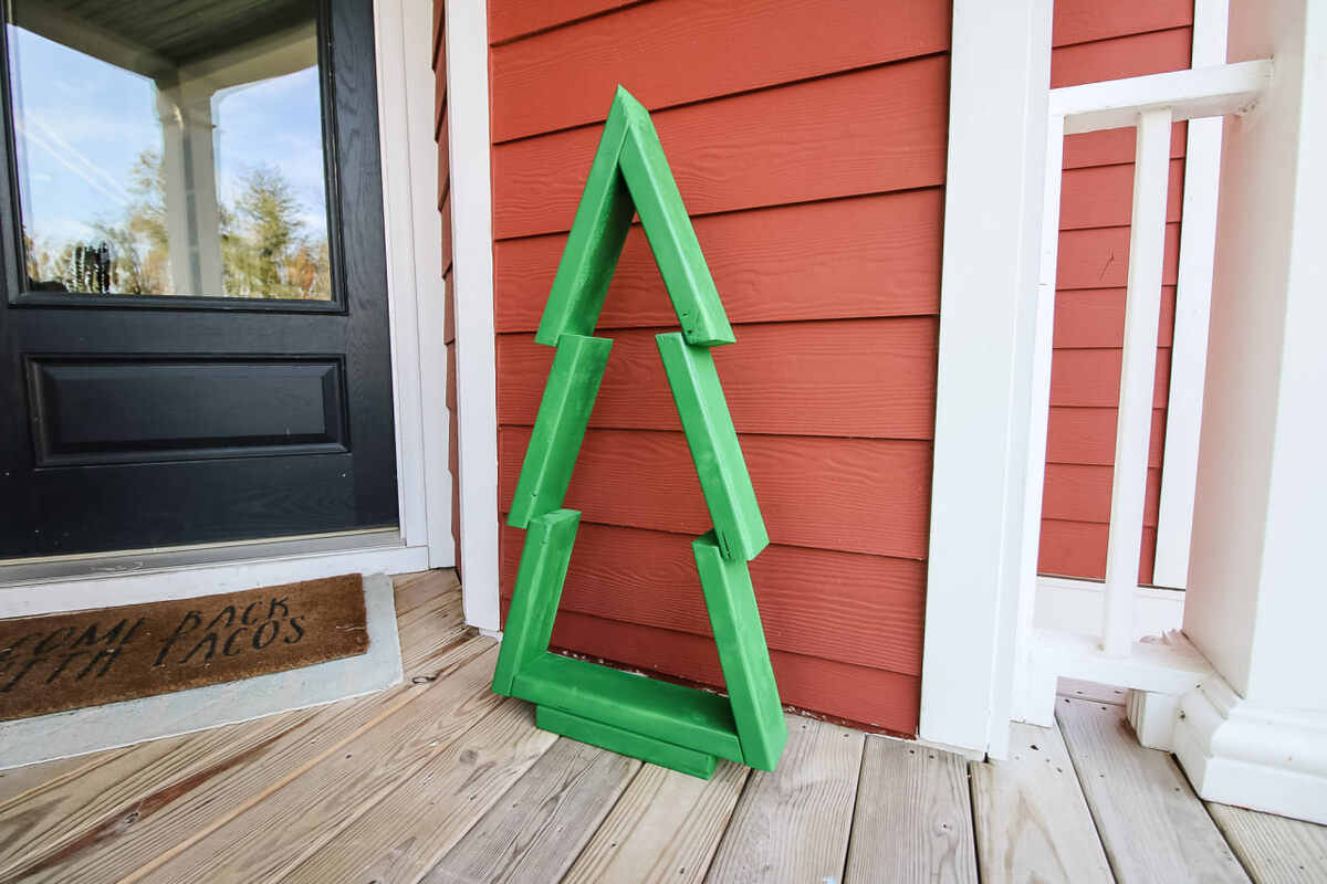     Симпатичная ёлка своими руками из досок за 5 шагов