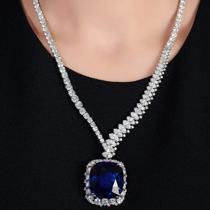 Бриллиантовое колье с сапфиром от Harry Winston, сапфир весом 111,73 карата
