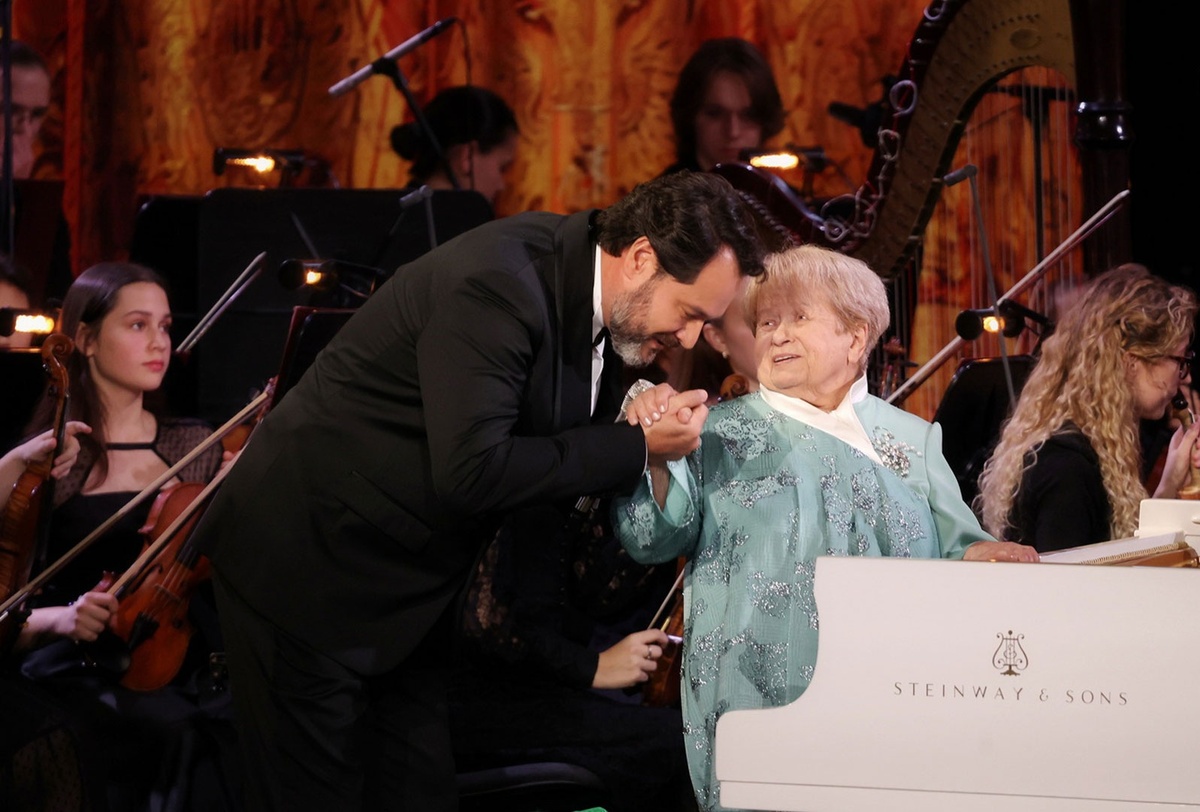 Ильдар Абдразаков и Александра Пахмутова