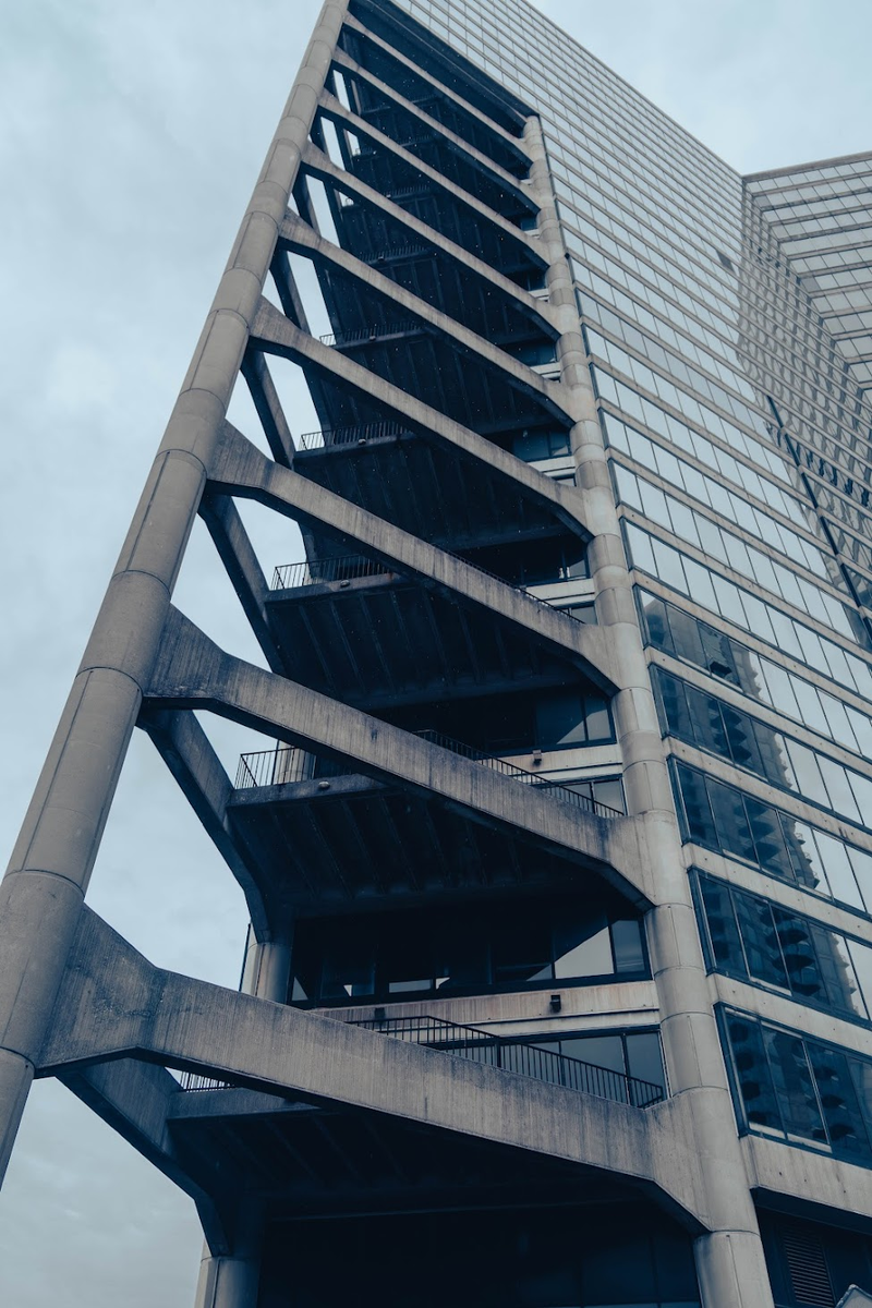 Балконы с видом на столб