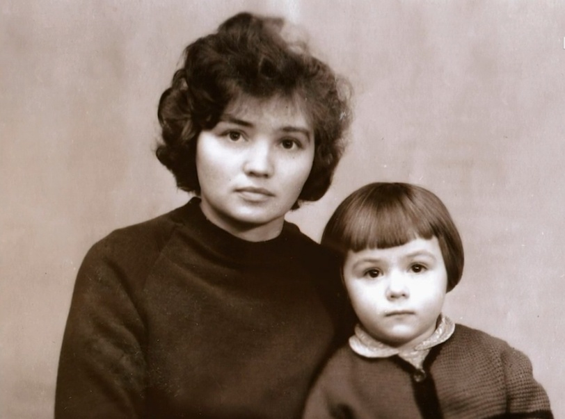 Алена Апина с мамой.